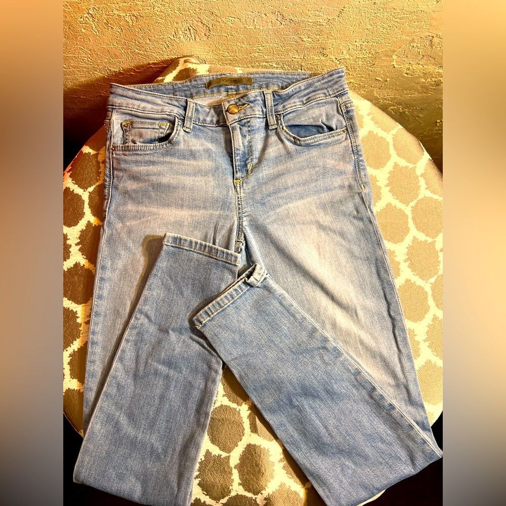 Joe’s Light Wash eco friendly denim, Vixen Ankle, sassy skinny ankle. Light wash